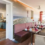 Sylter Domizil Hotel 4*