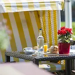 Sylter Domizil Hotel 4*